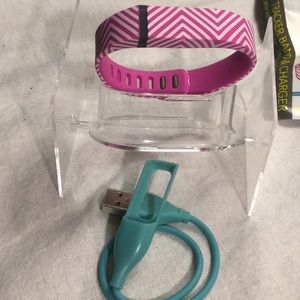 Preowned Fitbit Flex With New Band And Charger.